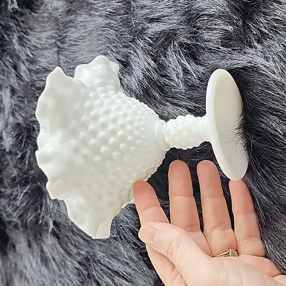 FENTON LARGE WHITE MILK GLASS HOBNAIL COMPOTE PEDESTAL DISH . - Picture 7 of 7